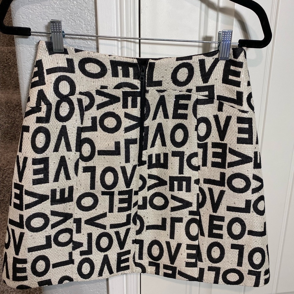 Alice + Olivia Black and Ivory White LOVE Logo-Print Mini Skirt - Picture 11 of 14
